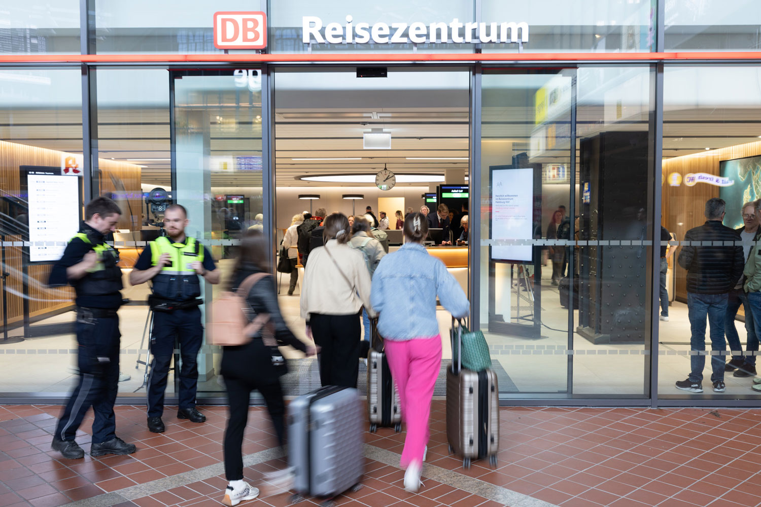praglowski-architekten_reisezentrum-db-hamburg_012